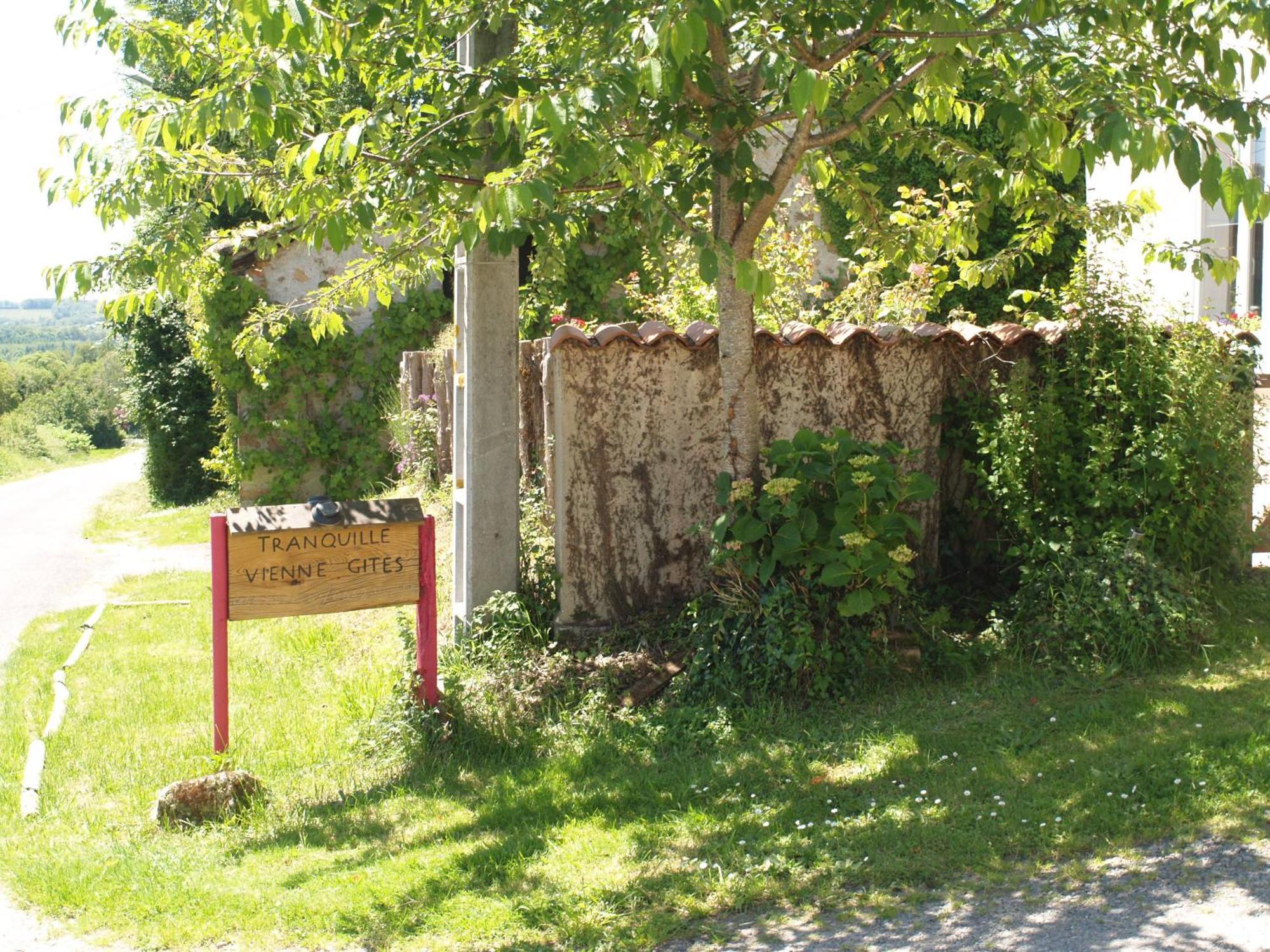 Tranquille Vienne Gites A Chirac Dept Charente Exteriör bild