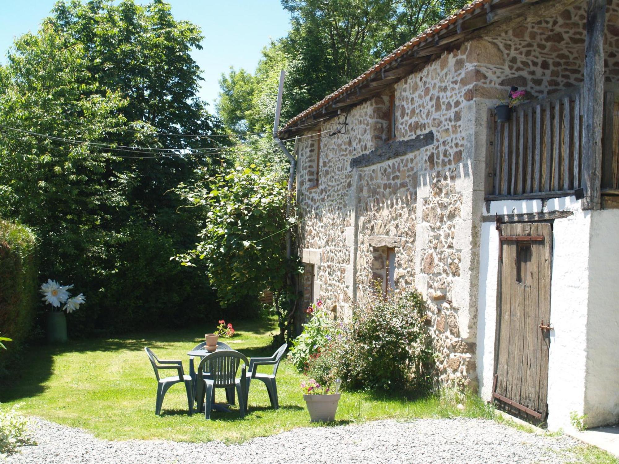 Tranquille Vienne Gites A Chirac Dept Charente Exteriör bild